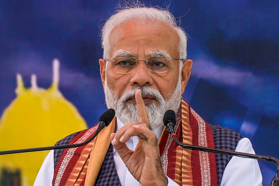 বিদেশি পণ্য কমিয়ে দেশীয় পণ্য ব্যবহারের আহ্বান মোদির